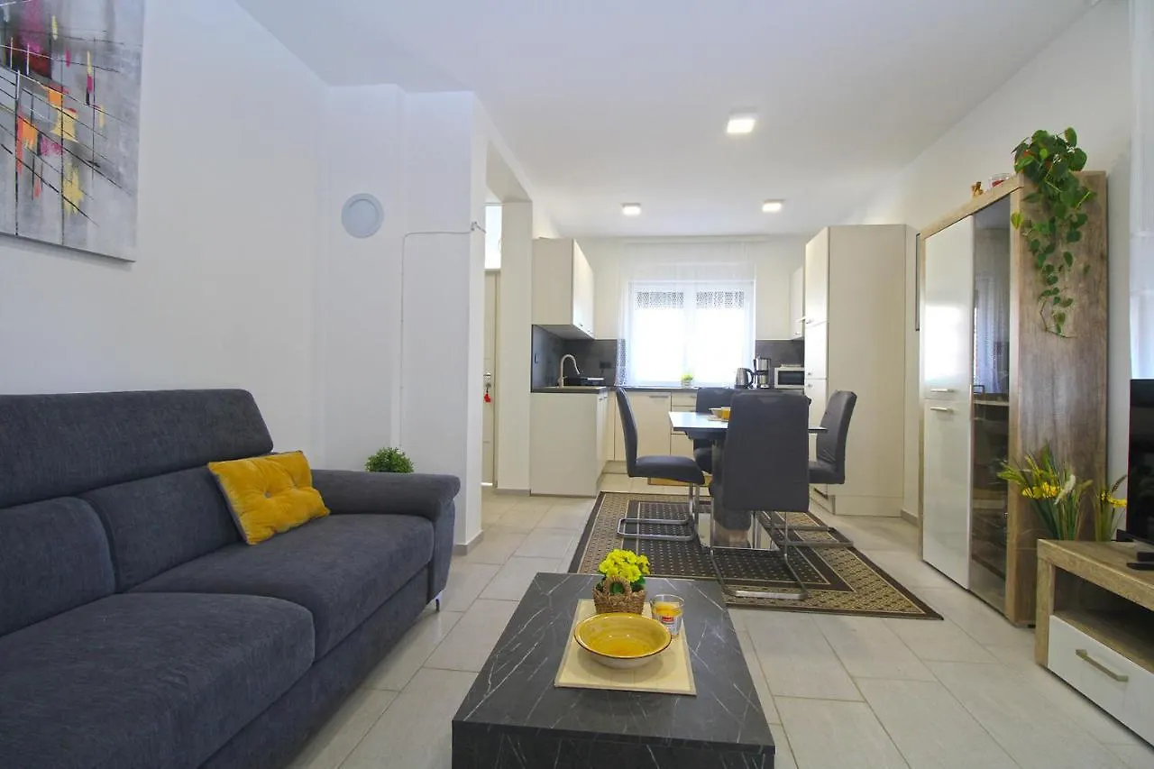 House Fazana 2283 Villa 0*,